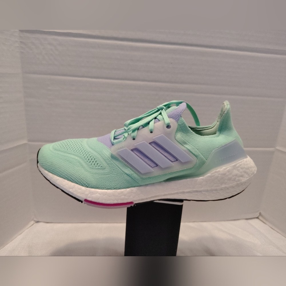 Adidas Ultraboost 22, Women # 10.5 US Running Shoes